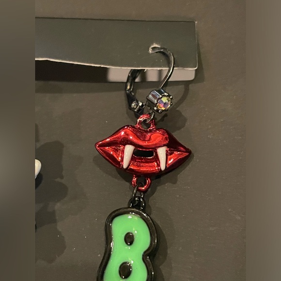 BETSEY JOHNSON NIB Glow In The Dark Ghost & Vampire Lips BOO Halloween Earrings - Picture 6 of 13